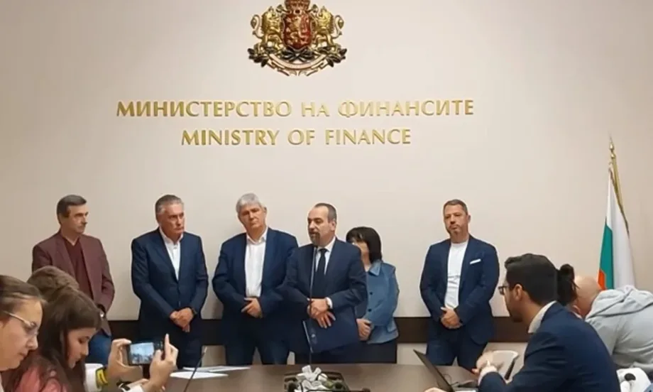 Петкова след срещата със синдикати и работодатели: Тристранният диалог е възстановен (ВИДЕО) - Tribune.bg