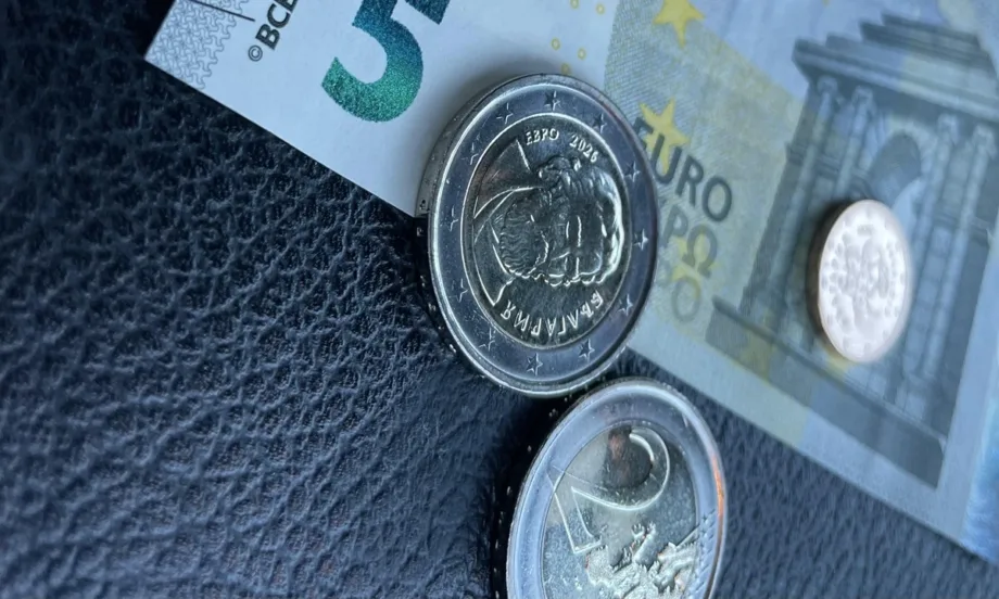 Курсът на еврото спрямо щатския долар с минимален ръст - Tribune.bg