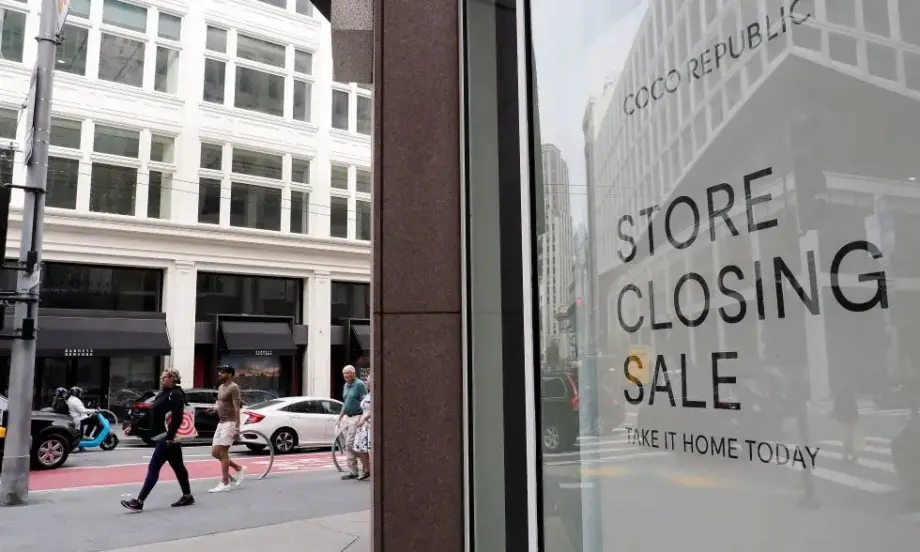 Моловете в САЩ опустяват – магазините разпродават цялата си стока и затварят врати (СНИМКИ) - Tribune.bg
