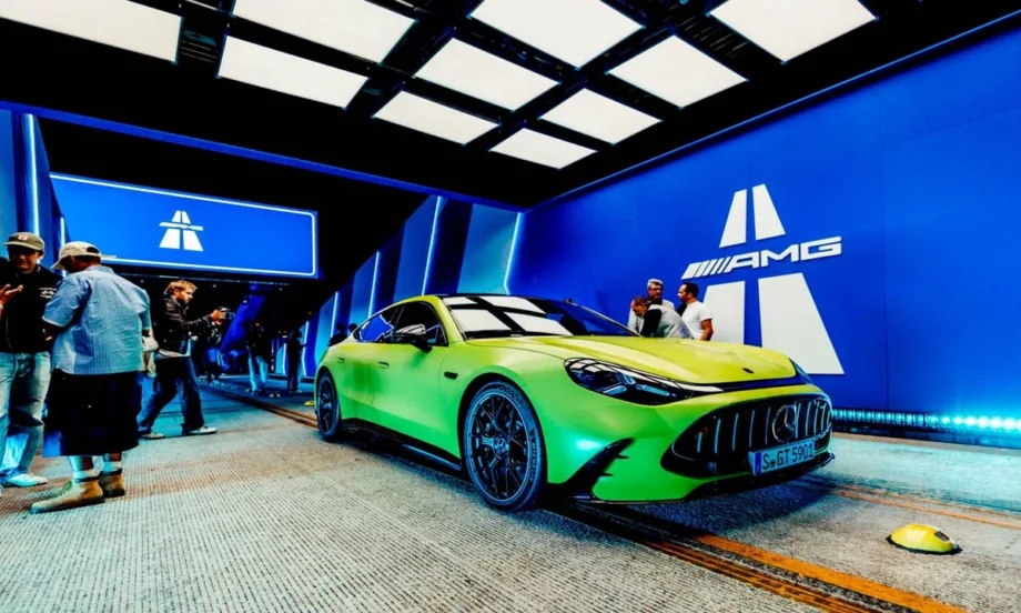 Световна премиера: Електрическият Mercedes-AMG GT дебютира в Ел Ей с подкрепата на Брад Пит (СНИМКИ) - Tribune.bg
