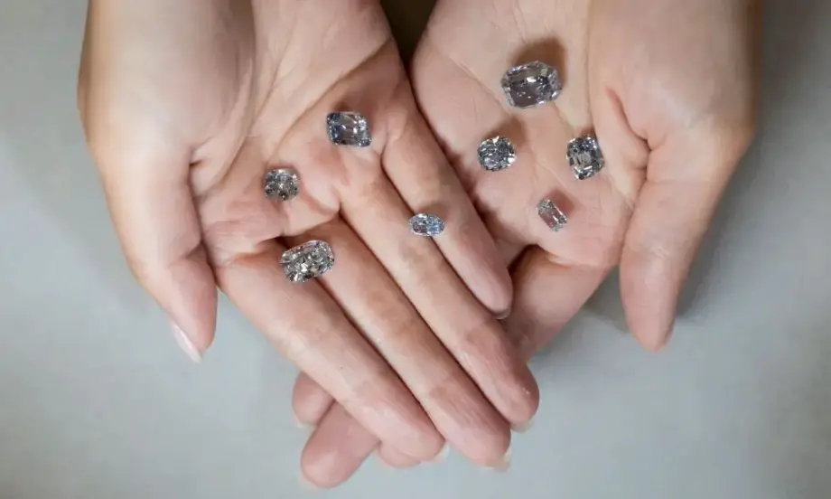 От De Beers обявиха, че спират производството си на синтетични диаманти - Tribune.bg