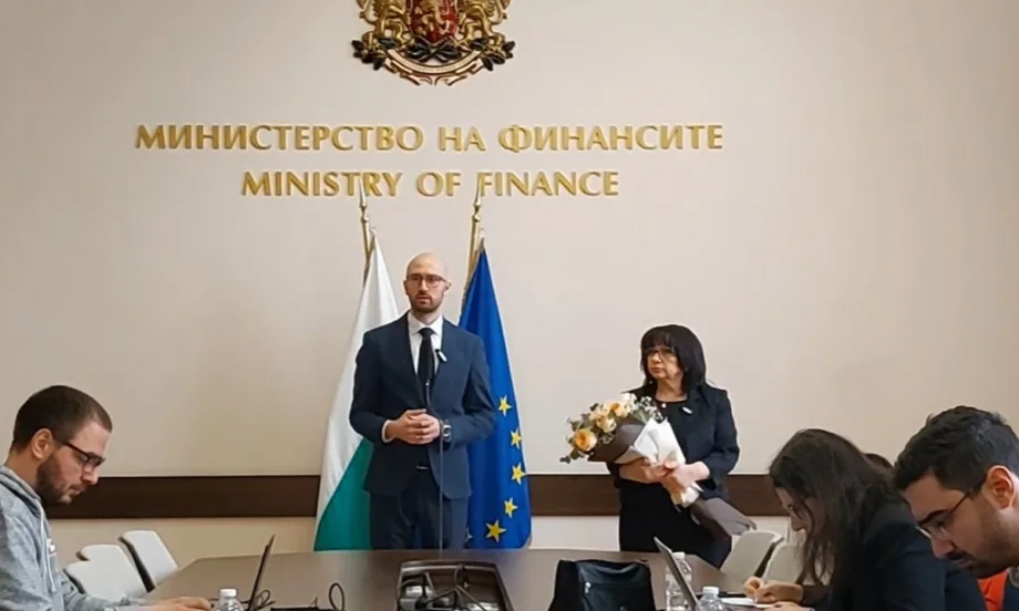 Предаване на поста министър на финансите: Георги Клисурски встъпва в длъжност (ВИДЕО) - Tribune.bg
