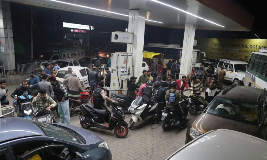 В отговор на енергийната криза: Индия намали акцизите върху горивата заради