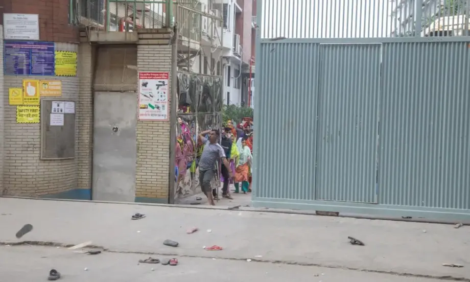 Стачка за по-високо заплащане затвори 150 фабрики за облекло на световни брандове в Бангладеш - Tribune.bg