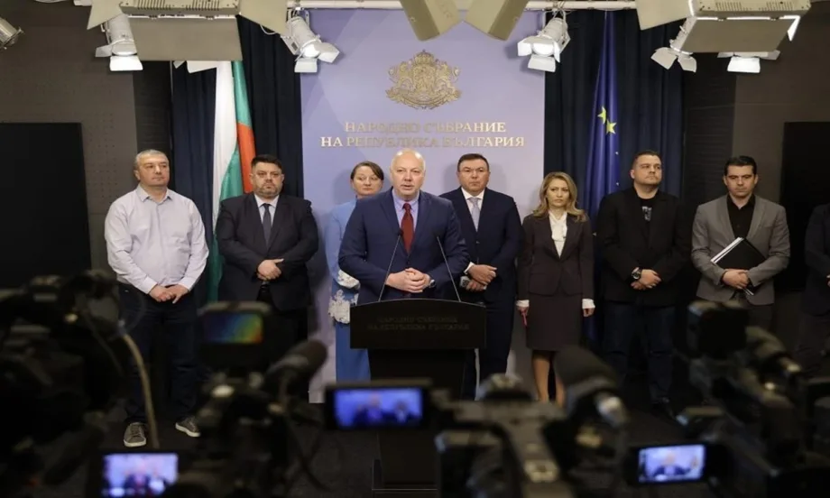 Затвърждаване пред ЕС: Желязков и управителят на БНБ подписаха позиция за приемане на еврото у нас от 1 януари 2026 г. - Tribune.bg