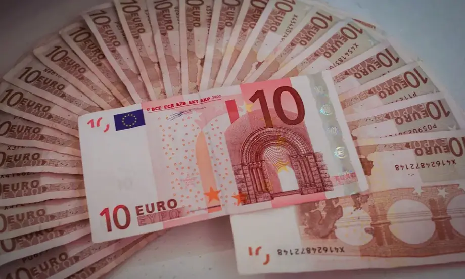 Еврото стартира седмицата със спад - Tribune.bg