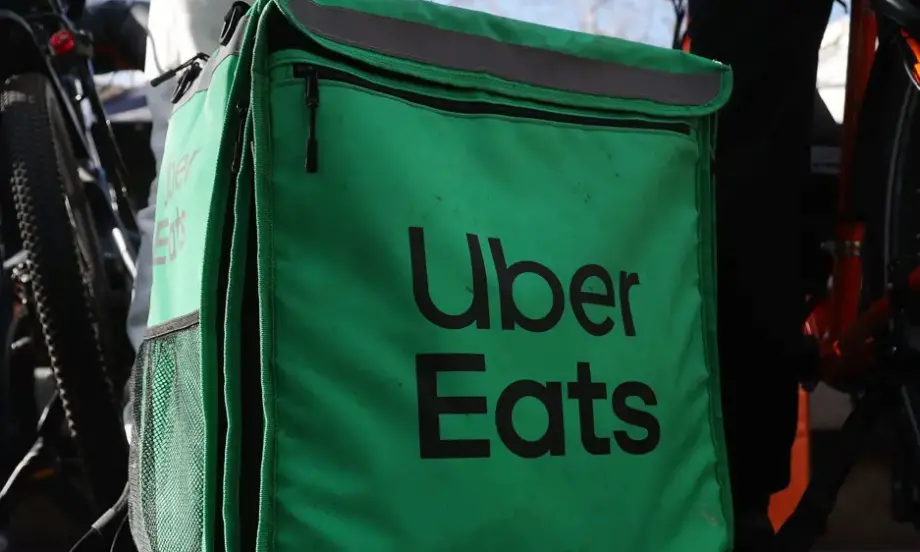 Самоуправляващите се роботи на Uber Eats вече доставят храна и в Япония - Tribune.bg