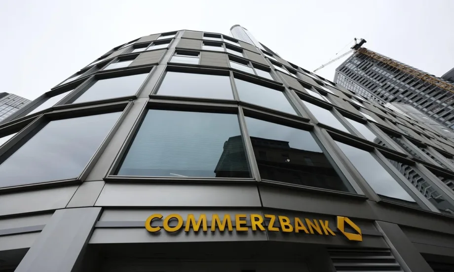 Служители на германската Commerzbank протестират срещу заплахата за поглъщане от UniCredit - Tribune.bg