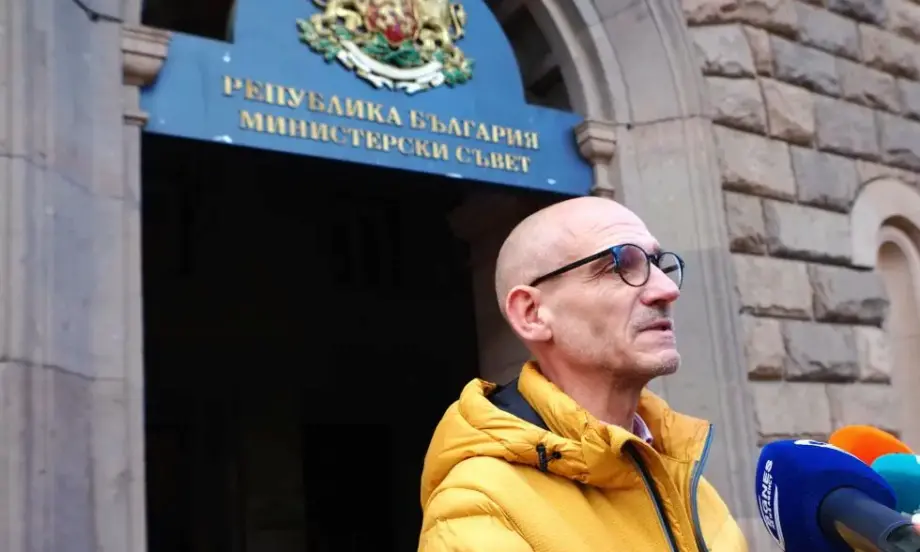 Пчеларите - в стачна готовност. Разгневени, че не са поканени на срещата в МС - Tribune.bg