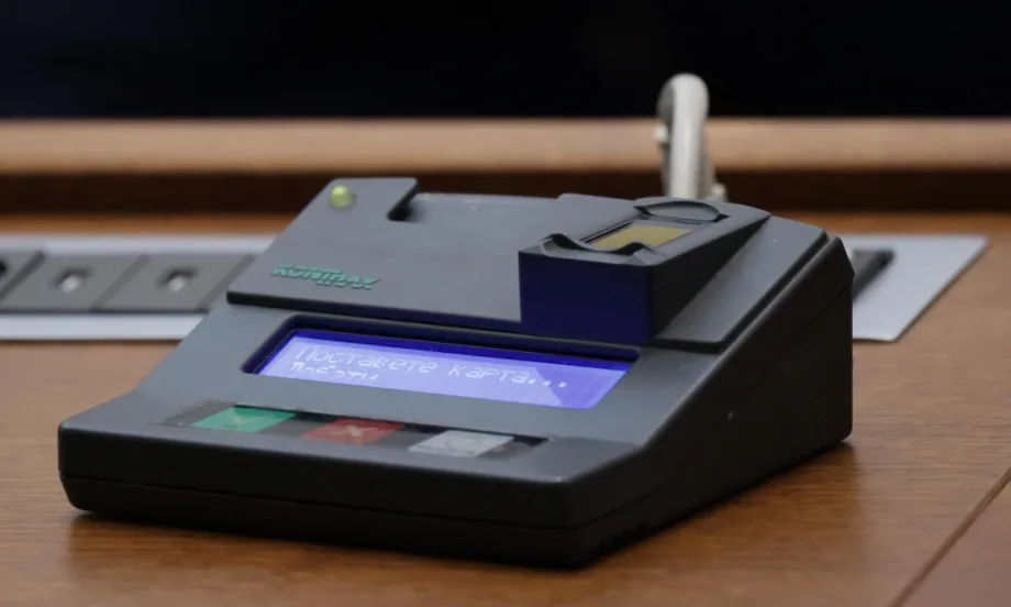 Парламентът прие на първо четене проектът за Закон за бюджета на ДОО - Tribune.bg