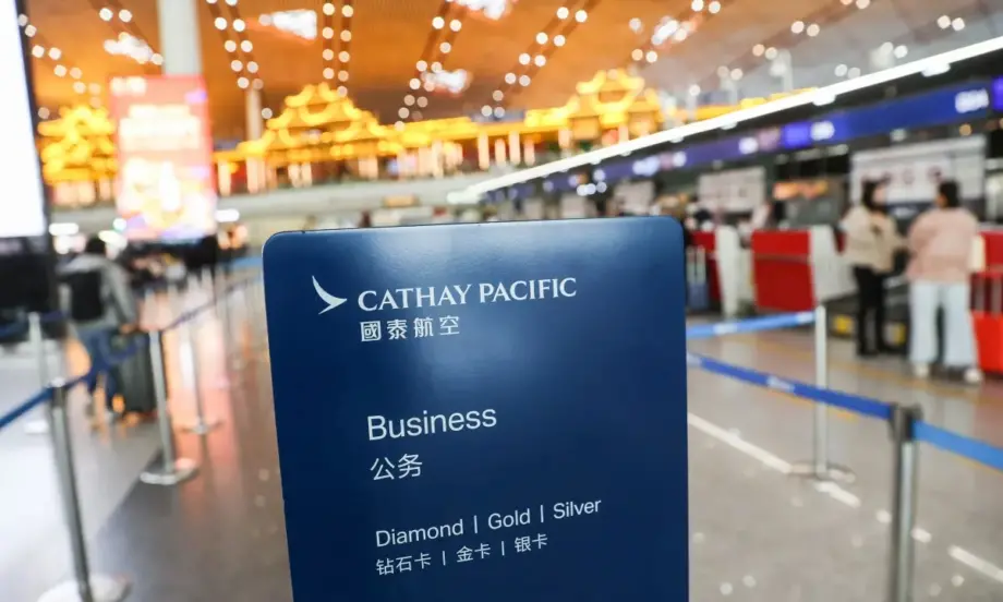 Cathay Pacific приземява самолети след проблем с двигателя - Tribune.bg