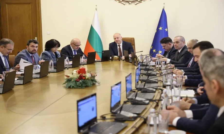 Кабинетът в оставка внесе предложението за удължителен бюджет в НС - Tribune.bg