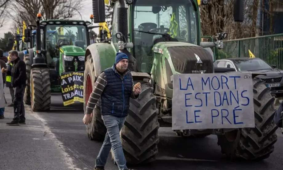 Фермерските протести във Франция блокираха Париж - Tribune.bg