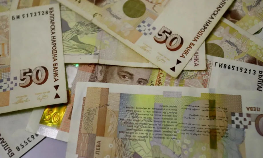 Броят на банкнотите в обращение в страната спада с над 5% през януари - Tribune.bg