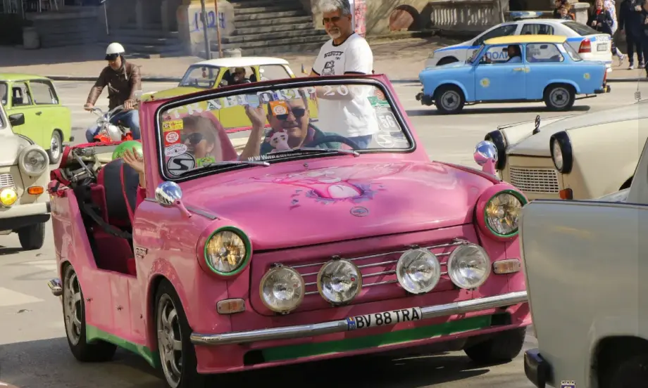 За 13-а поредна година: Трабант фест във Велико Търново (СНИМКИ) - Tribune.bg
