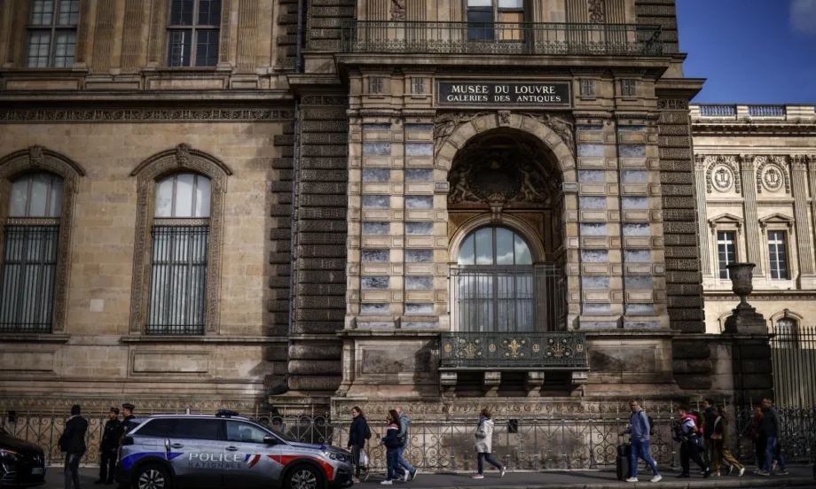 Без следа от откраднатите от Лувъра бижута: Арестуваха още петима заподозрени - Tribune.bg