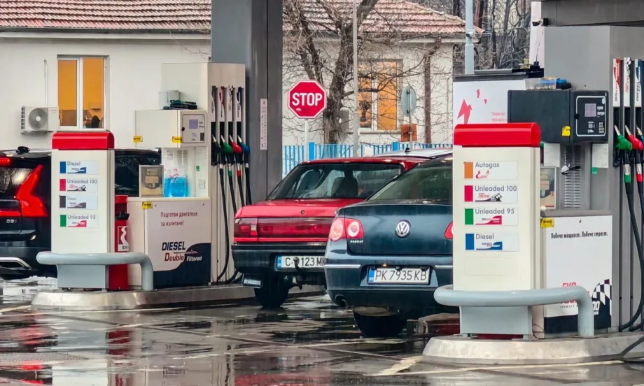 Цената на войната в Иран: Петролът трайно се установи над 100 долара за барел - Tribune.bg