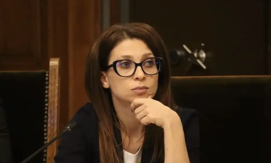 Искра Михайлова: България не е внесла официално предложение към ЕК за промяна в ПВУ - Tribune.bg