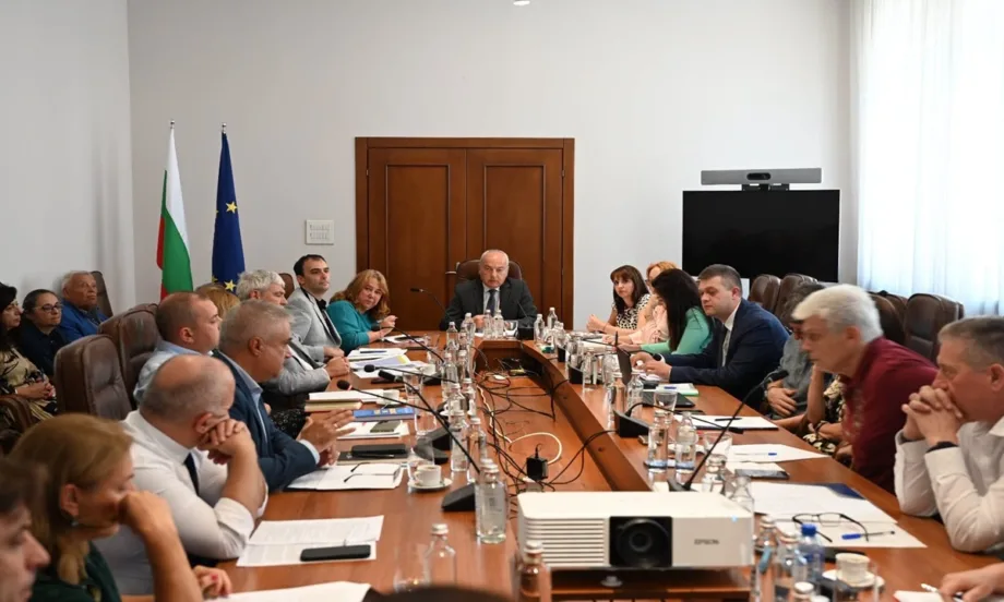 Съобразено с новите данни на НСИ: Горният праг на МРЗ за 2027 г. ще е близо 673 евро - Tribune.bg