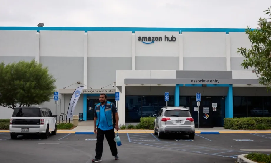 Amazon разширява автоматизацията си: Заменя част от служителите си с роботи - Tribune.bg