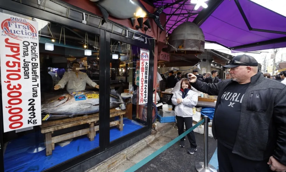 Рекорд на традиционния новогодишен аукцион на рибния пазар в Токио (СНИМКИ) - Tribune.bg