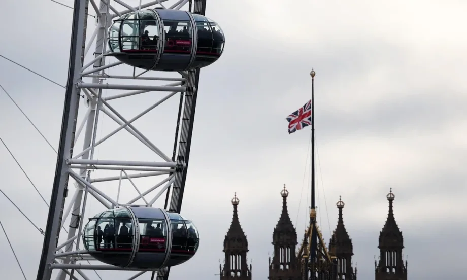 Туристическата лондонска атракция The London Eye вече е на четвърт век (СНИМКИ) - Tribune.bg