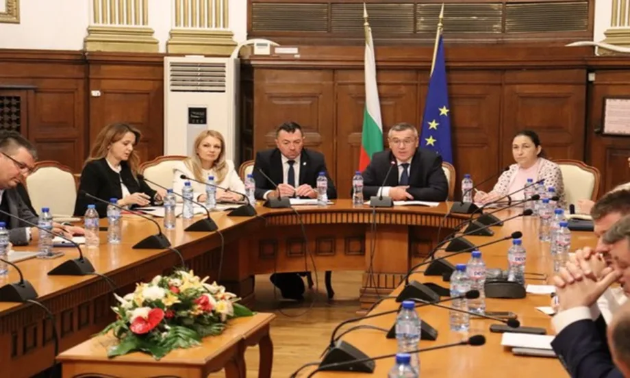 Тахов: До края на годината земеделските стопани ще получат над 1 млрд. лв. - Tribune.bg