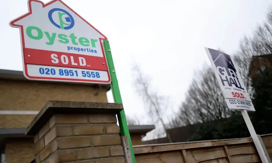 Лек спад на цените на жилищата в Обединеното кралство, но прогнозата за растеж на пазара се запазва - Tribune.bg