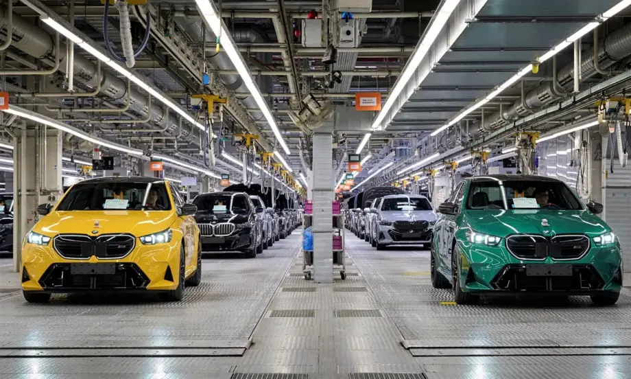 Старт на производството: Първият електрически седан BMW M5 слезе от поточната линия (СНИМКИ) - Tribune.bg