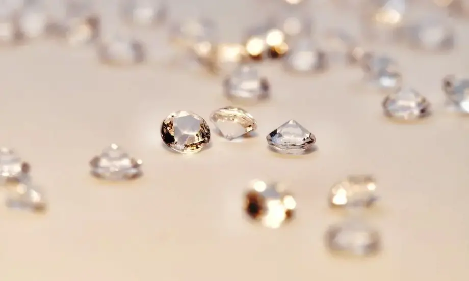 ЕС наложи санкции на най-големият руски производител на диаманти - Tribune.bg