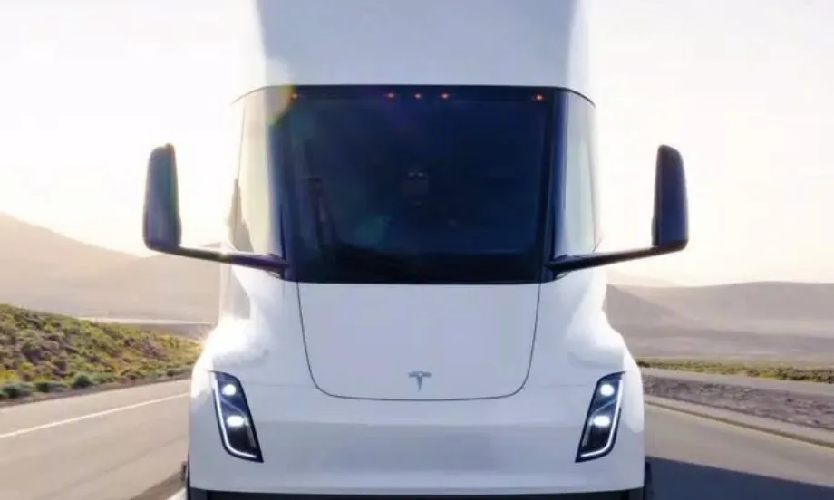 Tesla пуска от днес е-камионите Semi - Tribune.bg
