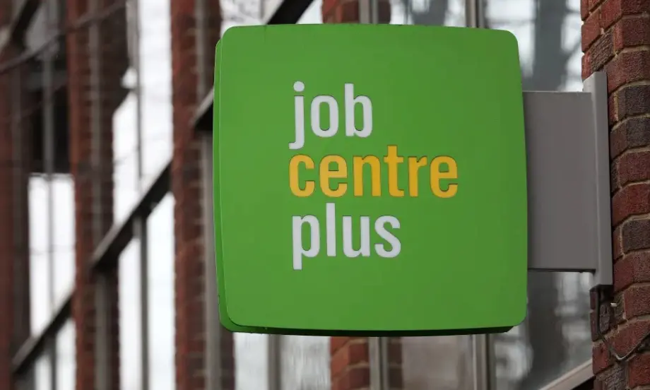 Пазарът на труда във Великобритания се охлажда: Безработицата се повиши до 4,2% - Tribune.bg