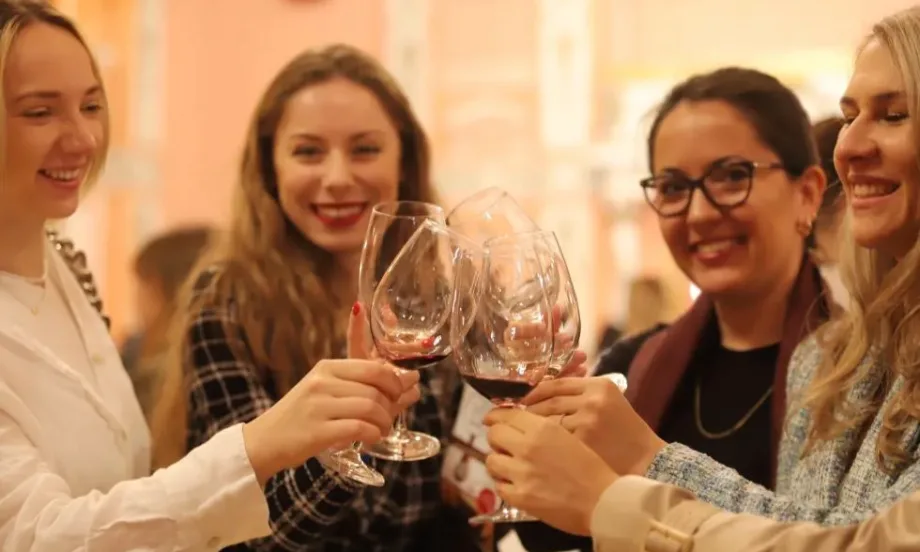 Експерт: България е феномен по отношение на виното - дамите превземат сектора (СНИМКИ) - Tribune.bg