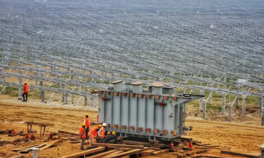 Европейски фабрики за соларни панели алармират, че са пред фалит заради китайския внос - Tribune.bg