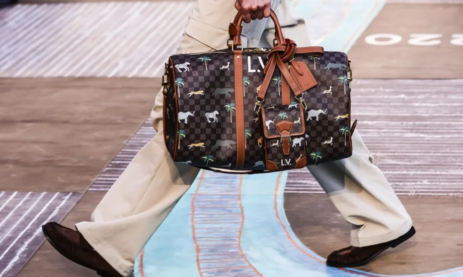 Трети обир в Louis Vuitton в Париж – щетите общо са за на над 1 млн. евро - Tribune.bg