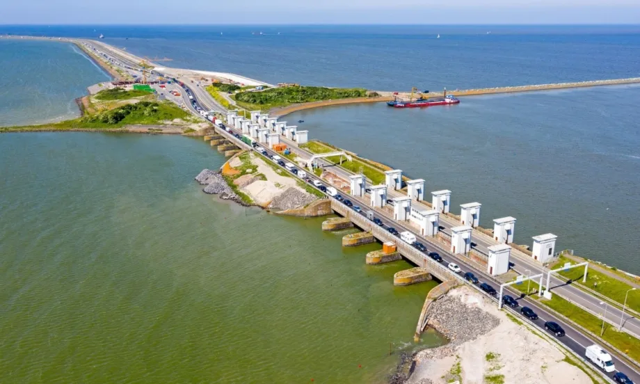 Засушаване и солена вода разклащат вековната защита на Нидерландия