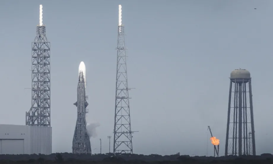 Регулатори в САЩ изискват от Blue Origin да разследва провала на ракета New Glenn