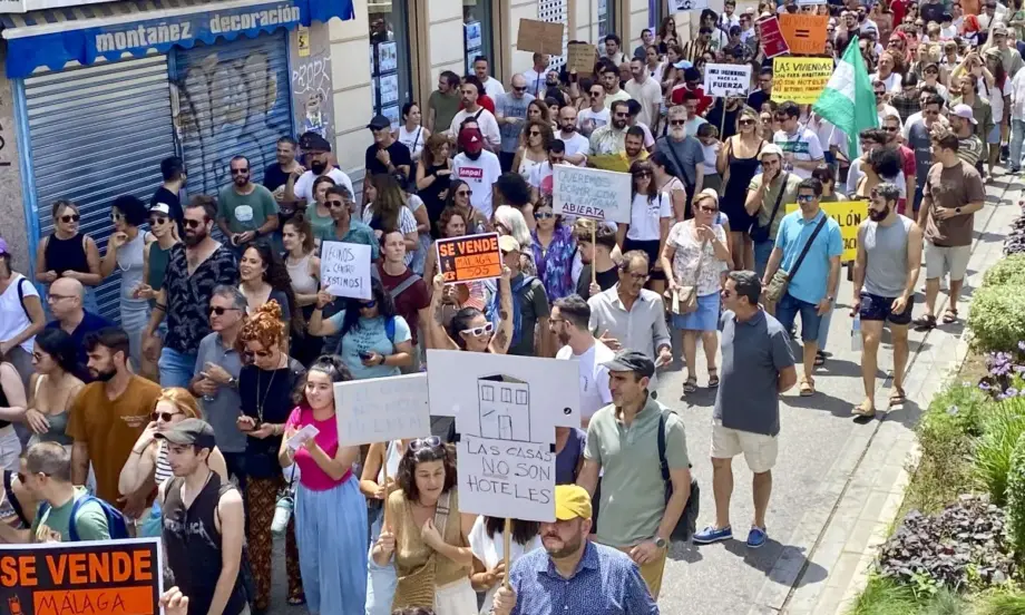Малага се вдигна на протест срещу туристите - Tribune.bg