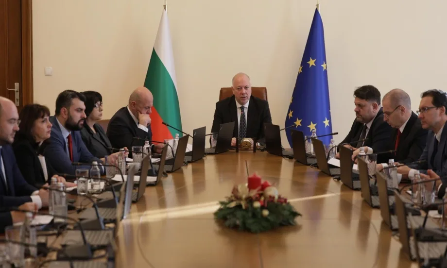 Кабинетът в оставка създаде координационен център за еврото, който ще е под ръководството на председателя на ДКСБТ - Tribune.bg