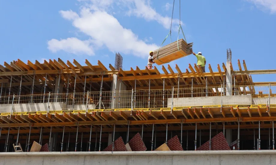 Успокояване на пазара през годината: Експерти очакват едноцифрен ръст при цените на имотите във Варна - Tribune.bg