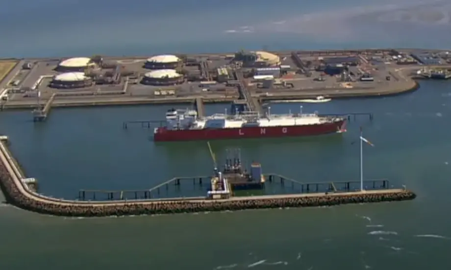 Новият пакет от санкции на ЕК може да засегне руския LNG - Tribune.bg