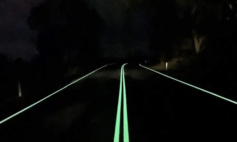Австралия изпробва светещи в тъмното линии по пътищата (ВИДЕО и СНИМКИ) - Tribune.bg