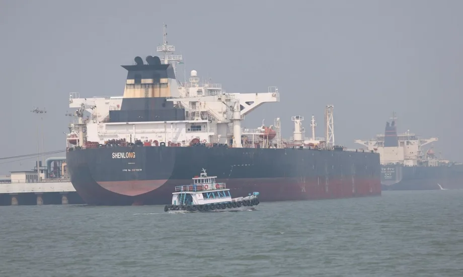 САЩ временно отмени санкциите срещу иранския петрол - Tribune.bg