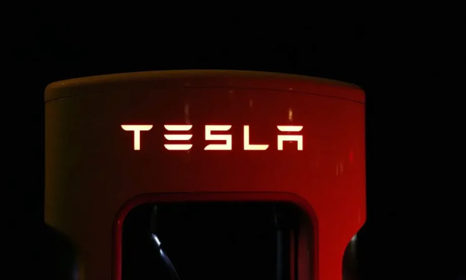 Tesla намалява с 50% производствените си разходи - Tribune.bg