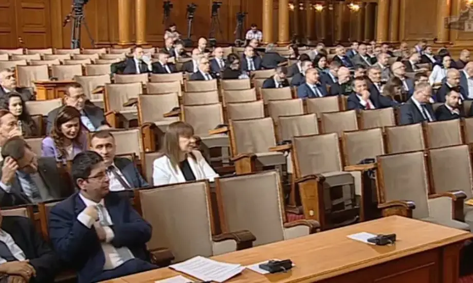 Парламентът пире процедурни правила за избор на ръководството на БНБ - Tribune.bg