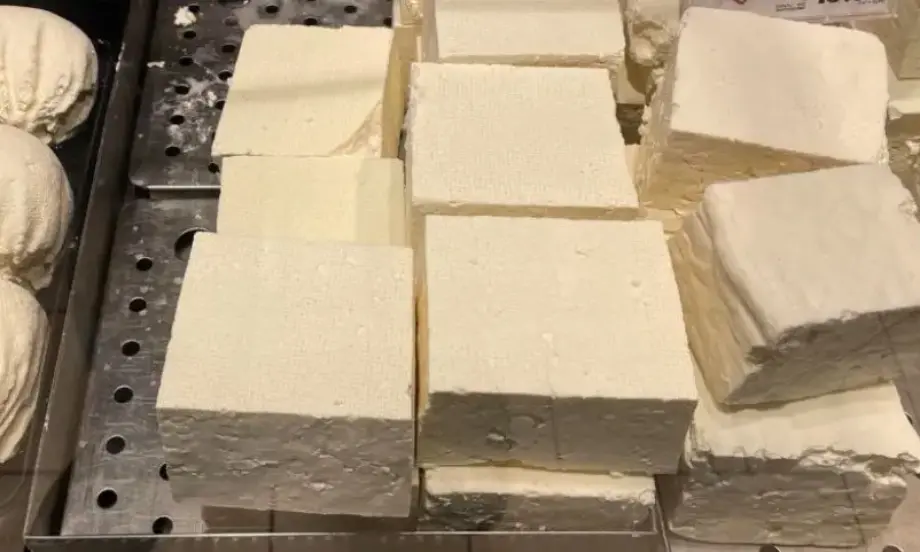 Подготвят промени в БДС за киселото мляко и саламуреното сирене - Tribune.bg