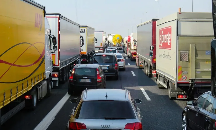 Транспортният бранш: Най-засегнати сме от оставането извън Шенген, престоят на границата на камион е 10 евро на час - Tribune.bg