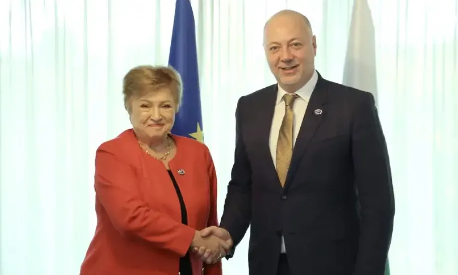 Правителството стриктно спазва ангажиментите си по процеса на приемане на единната европейска валута - Tribune.bg