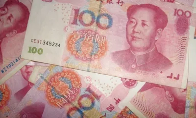 Китайската валута се срина на дъното