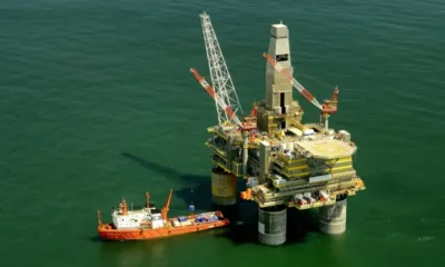 България няма намерения да прави реекспорт на суров нефт, обявиха от МФ